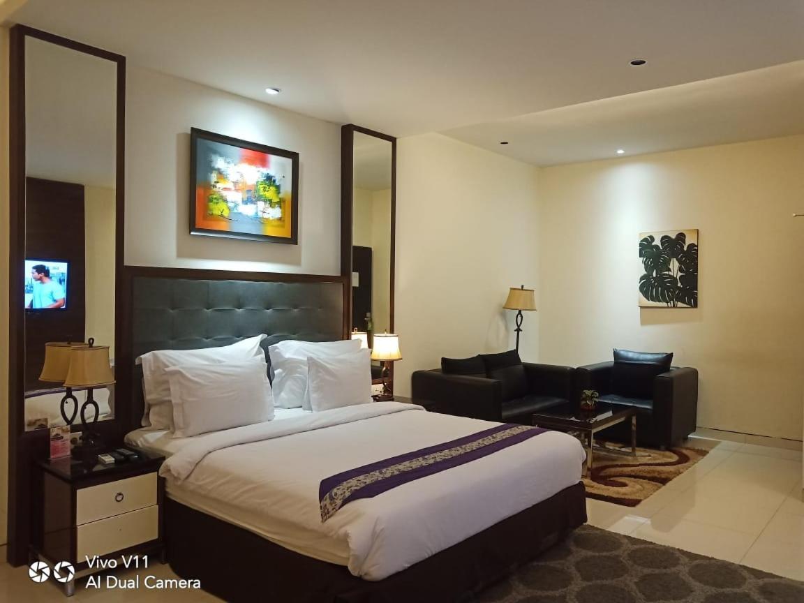 Ayla City Hotel Sorong Ngoại thất bức ảnh
