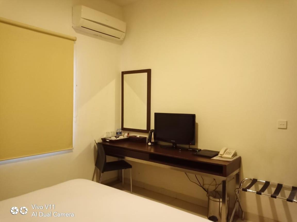 Ayla City Hotel Sorong Ngoại thất bức ảnh