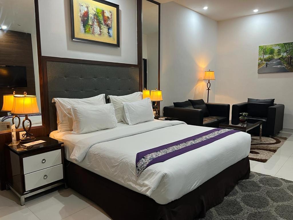 Ayla City Hotel Sorong Ngoại thất bức ảnh