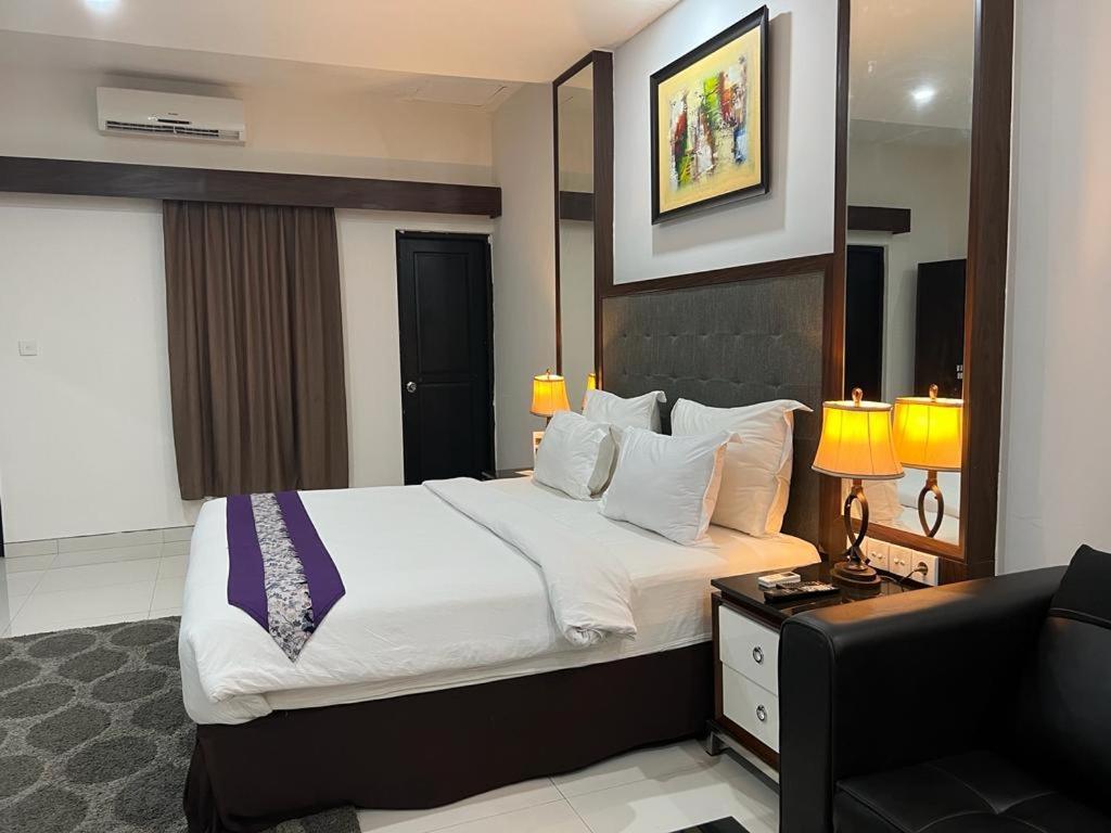 Ayla City Hotel Sorong Ngoại thất bức ảnh